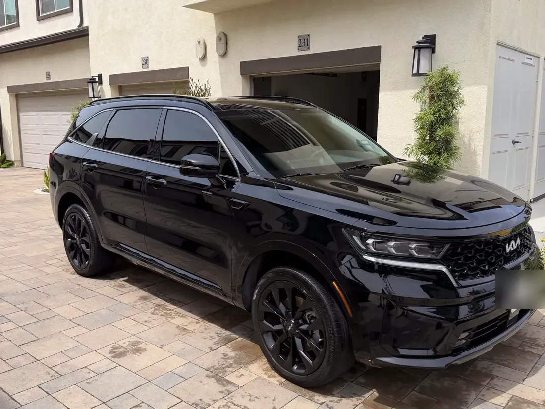 Black Kia Sorento with a ceramic coated finish on a paver driveway